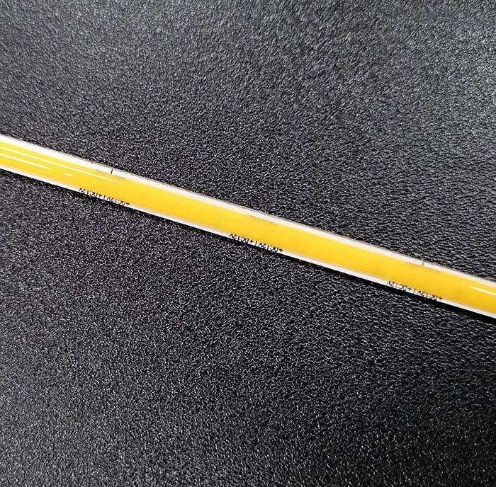 Світлодіодна стрічка Ustrip LED480-COB-W30-24V-5W-4mm-FC SLIM теплий a000002 фото