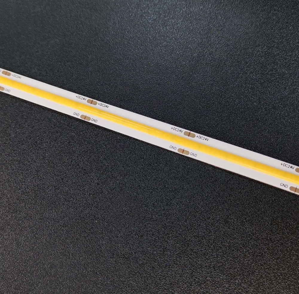 Світлодіодна стрічка Ustrip LED480-COB-W40-24V-15W-8mm-FC денний білий a000006 фото